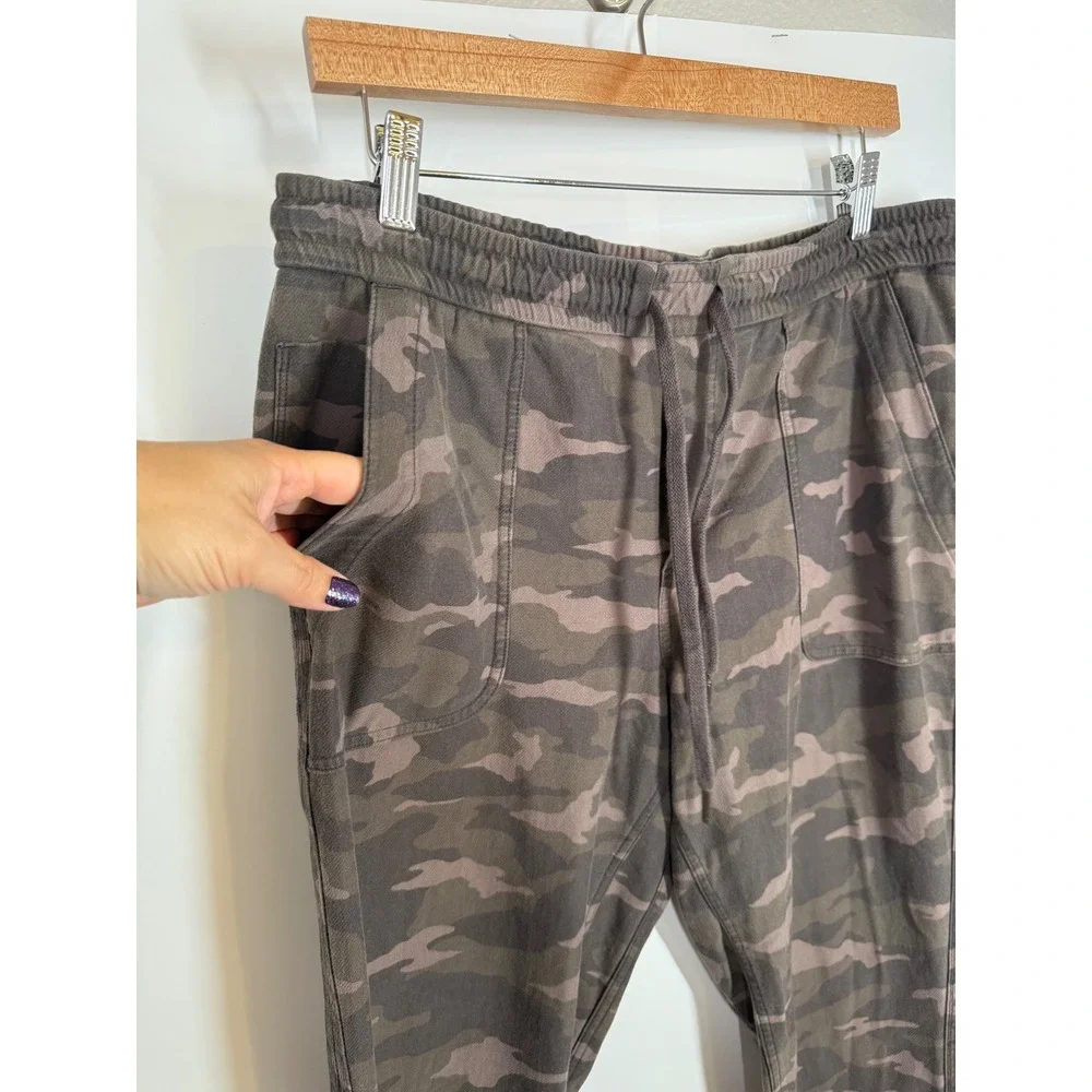 Athleta Farallon Jogger Camo‎ Print Drawstring Waist Women Size 14 Athleisure